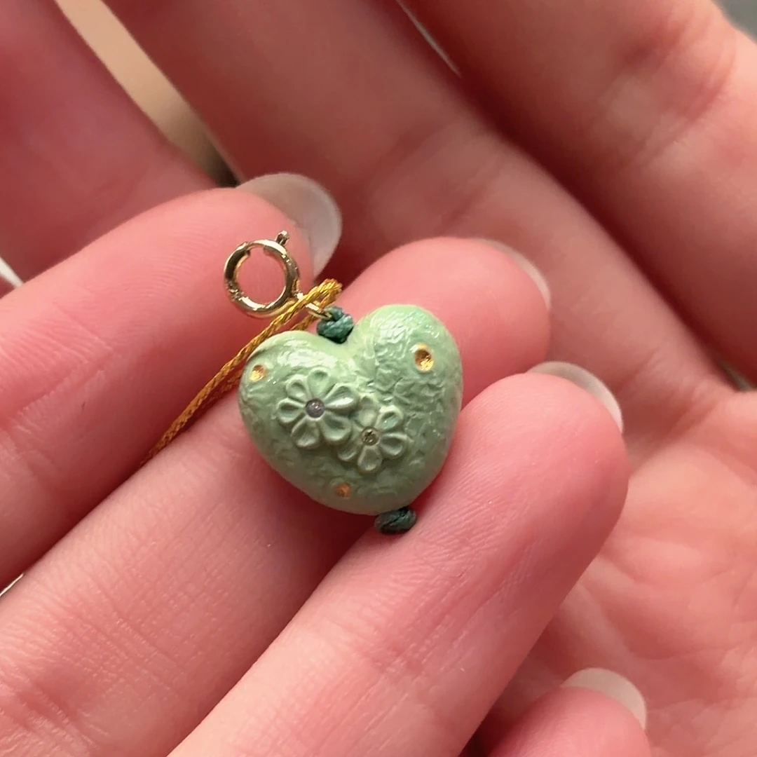 绿松石未镶嵌颈饰