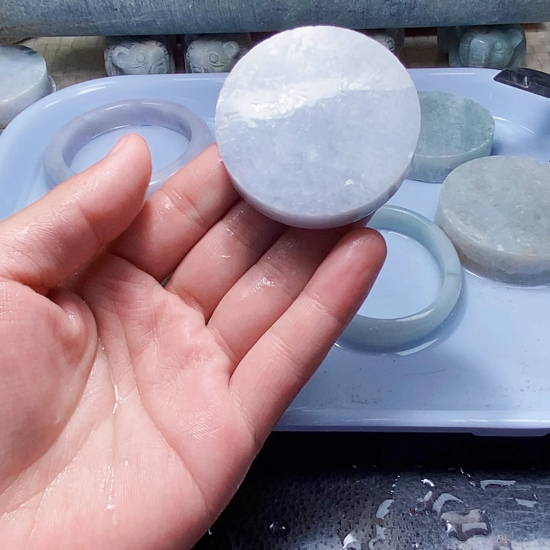 翡翠未镶嵌颈饰585