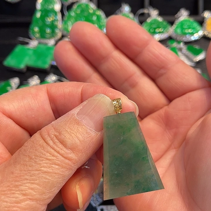 翡翠18K金镶嵌吊坠(不含链)天然缅甸翡翠A货