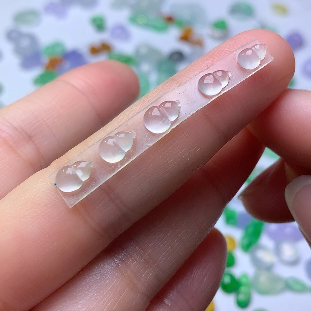 翡翠未镶嵌颈饰葫芦