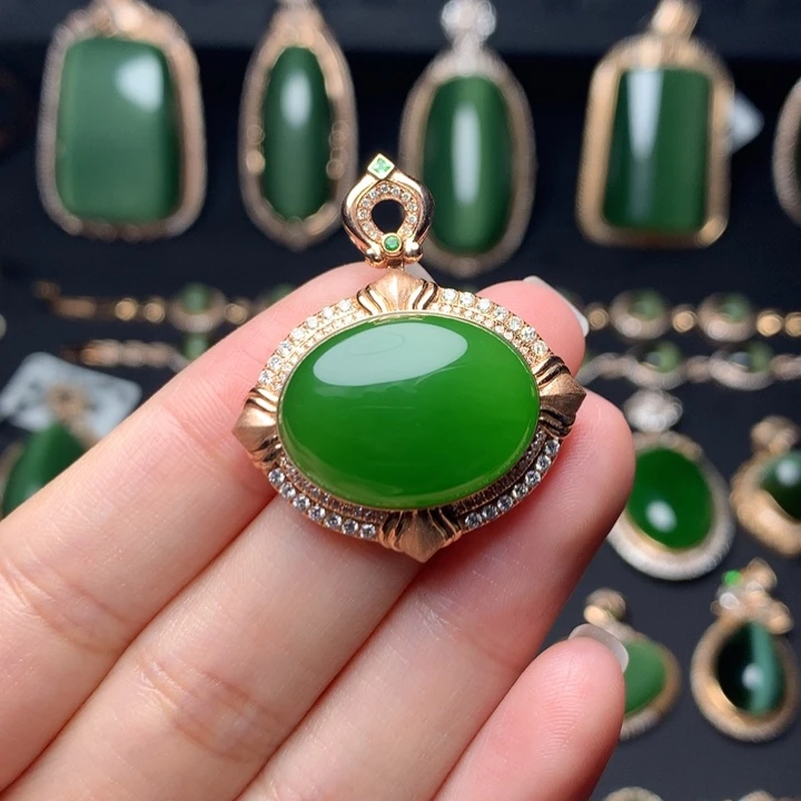 和田玉18K金镶嵌颈饰