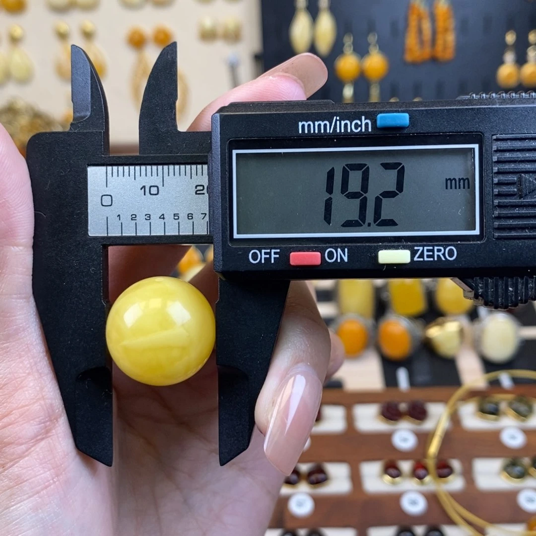 裸石琥珀未镶嵌成品