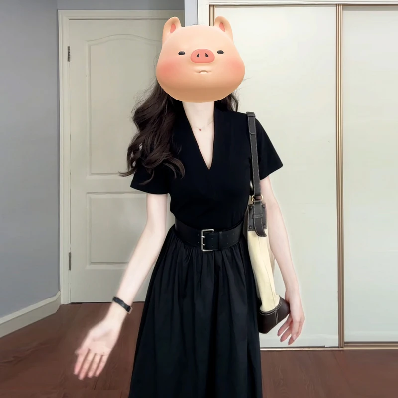 2025新款今年流行黑色短袖连衣裙女夏季气质高级感收腰显瘦长裙子