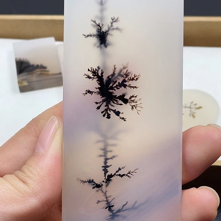 敬***阁玛瑙/玉髓未镶嵌颈饰