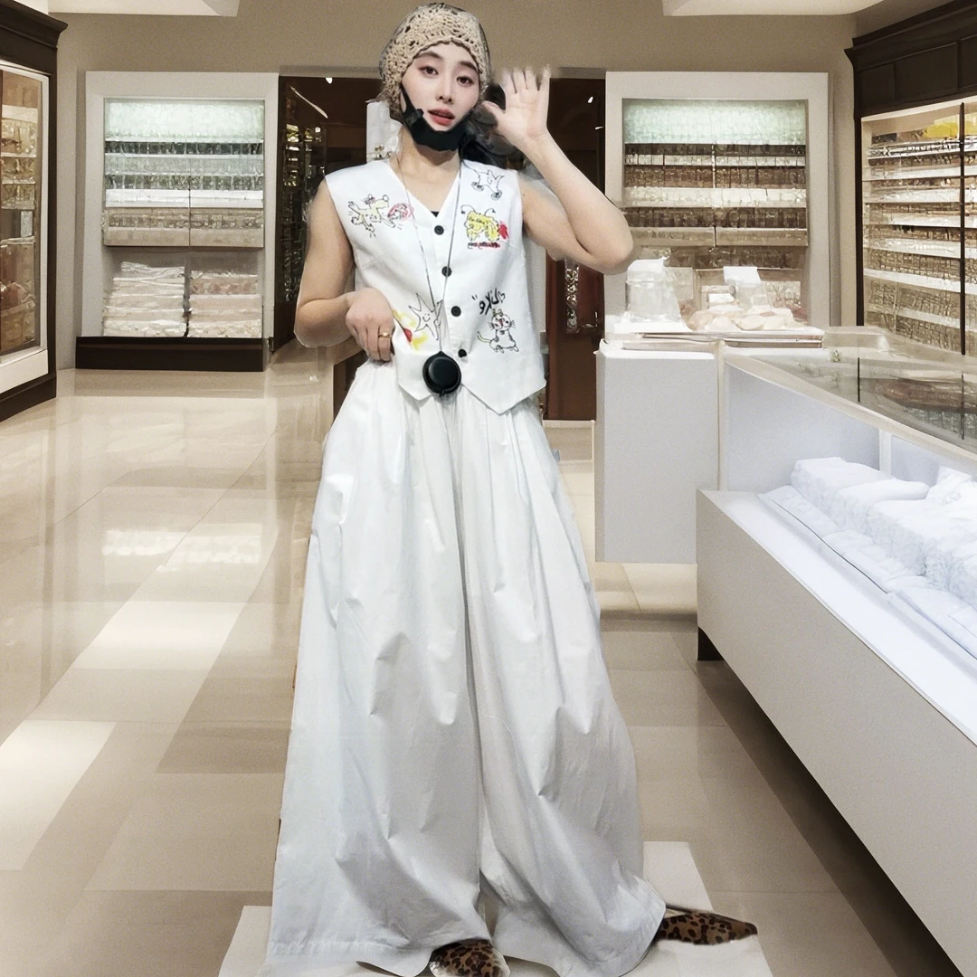 1092亚麻V领手绘涂鸦小马甲 用笔触感的自由线条解开夏日闷热封印