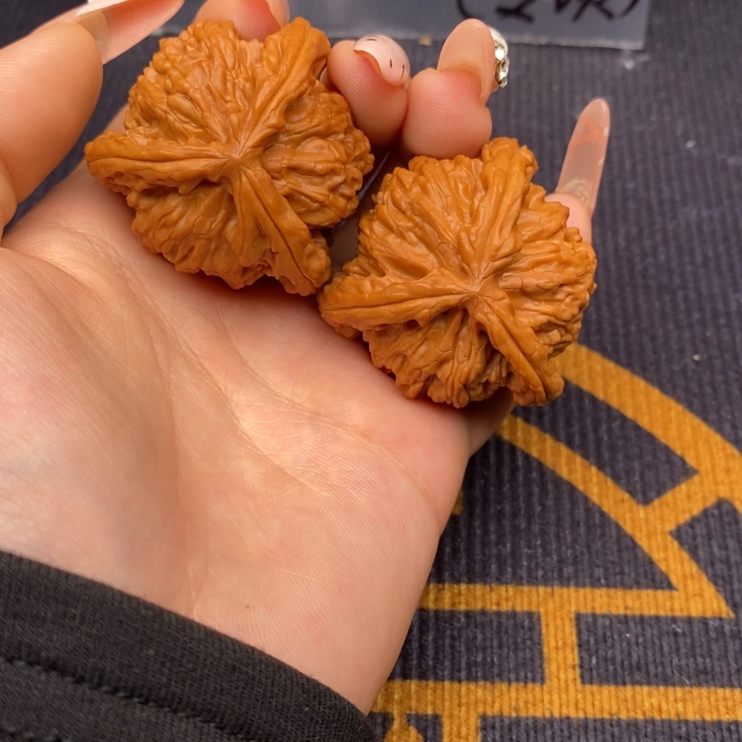 M***洋吊坠文玩核桃白狮子