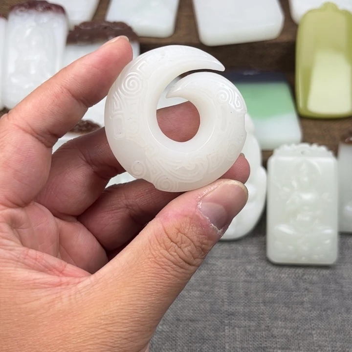 和田玉未镶嵌颈饰