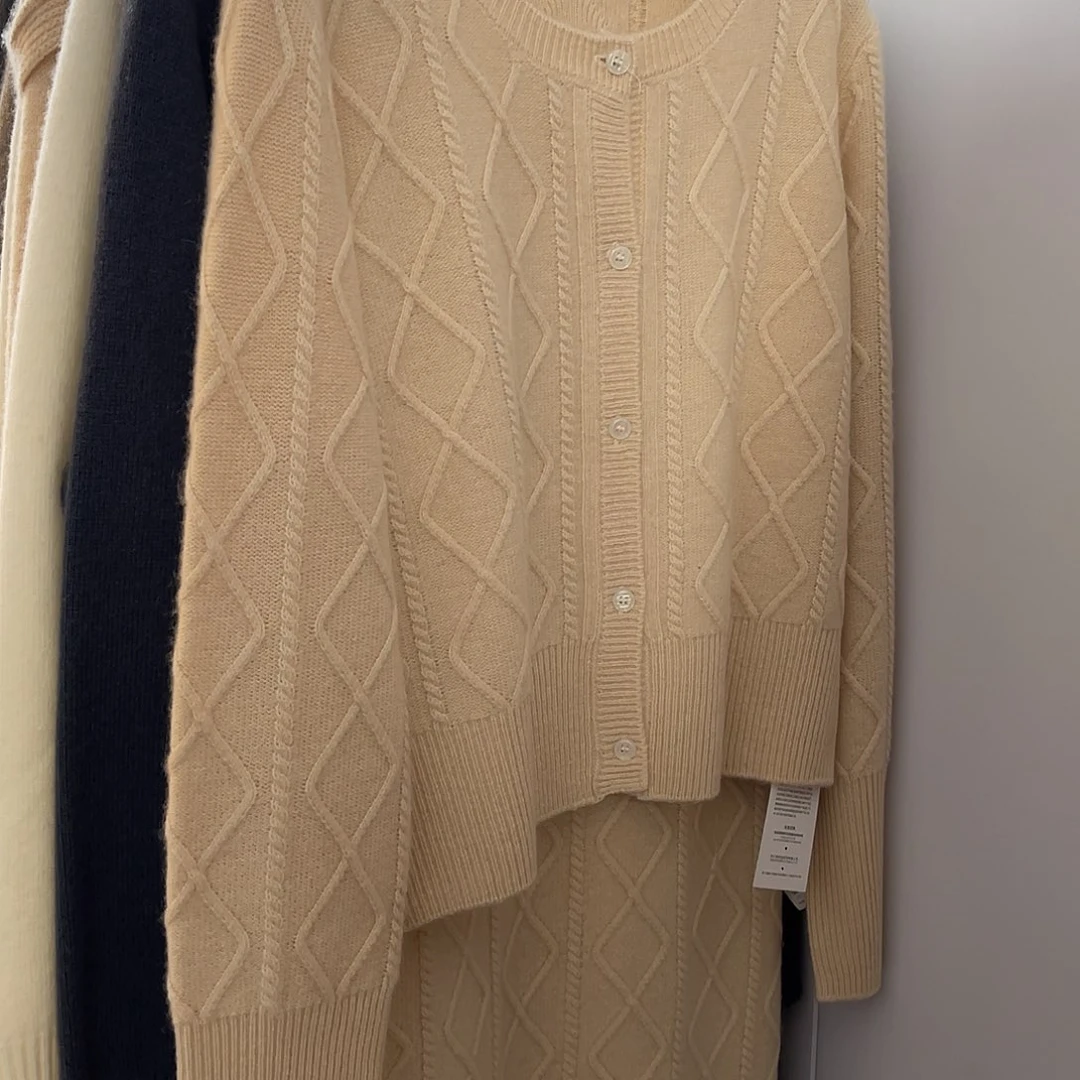 直筒裙套装 一个外套 一个裙子