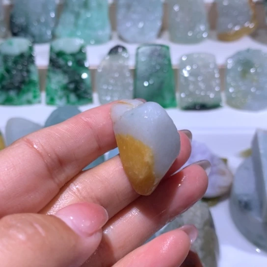翡翠裸石翡翠边角料