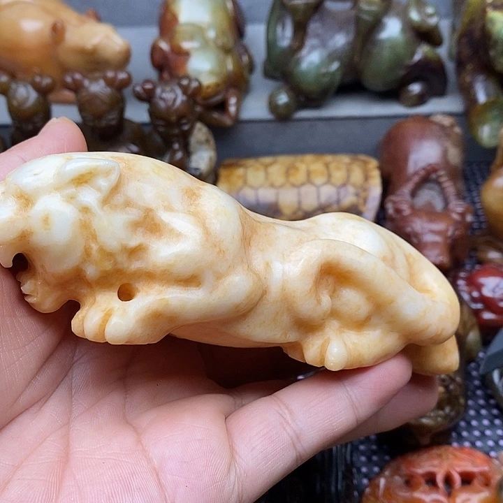 未镶嵌蛇纹石玉颈饰