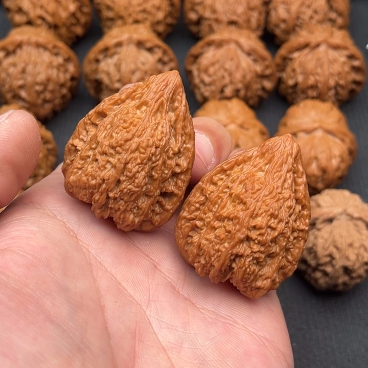 爱***鸡文玩核桃把件塔尖35