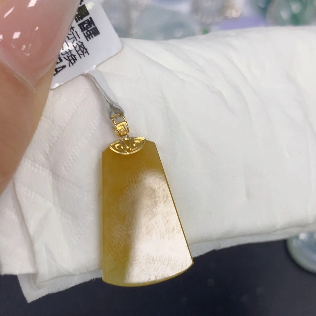 颈饰18K金镶嵌翡翠