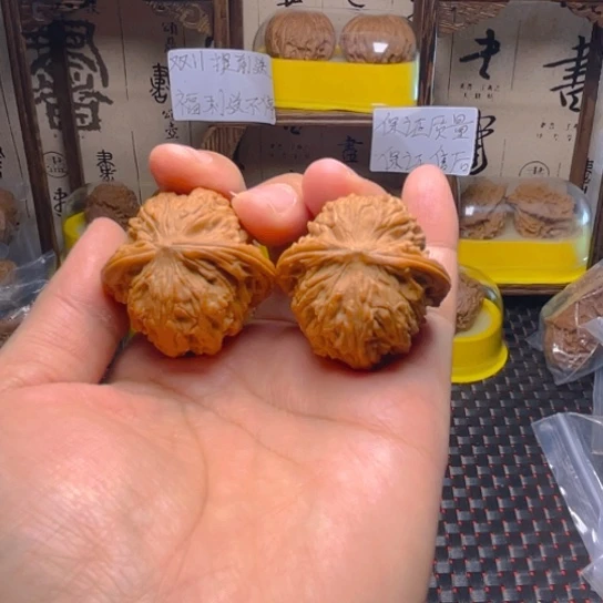 天***2文玩核桃吊坠磨盘