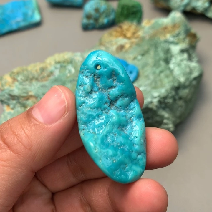 绿松石未镶嵌颈饰