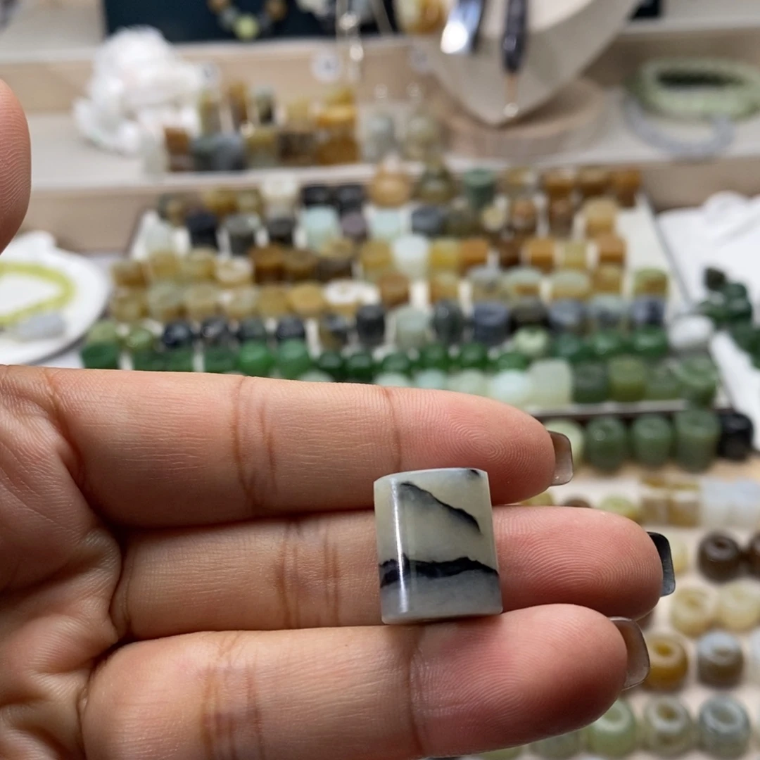 和田玉未镶嵌颈饰微瑕