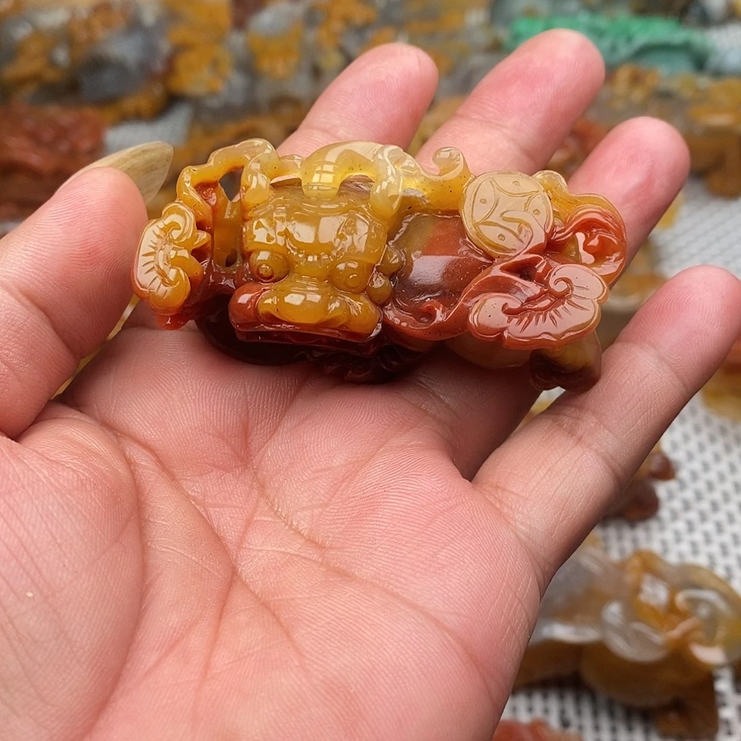 石英质玉（黄龙玉）未镶嵌颈饰