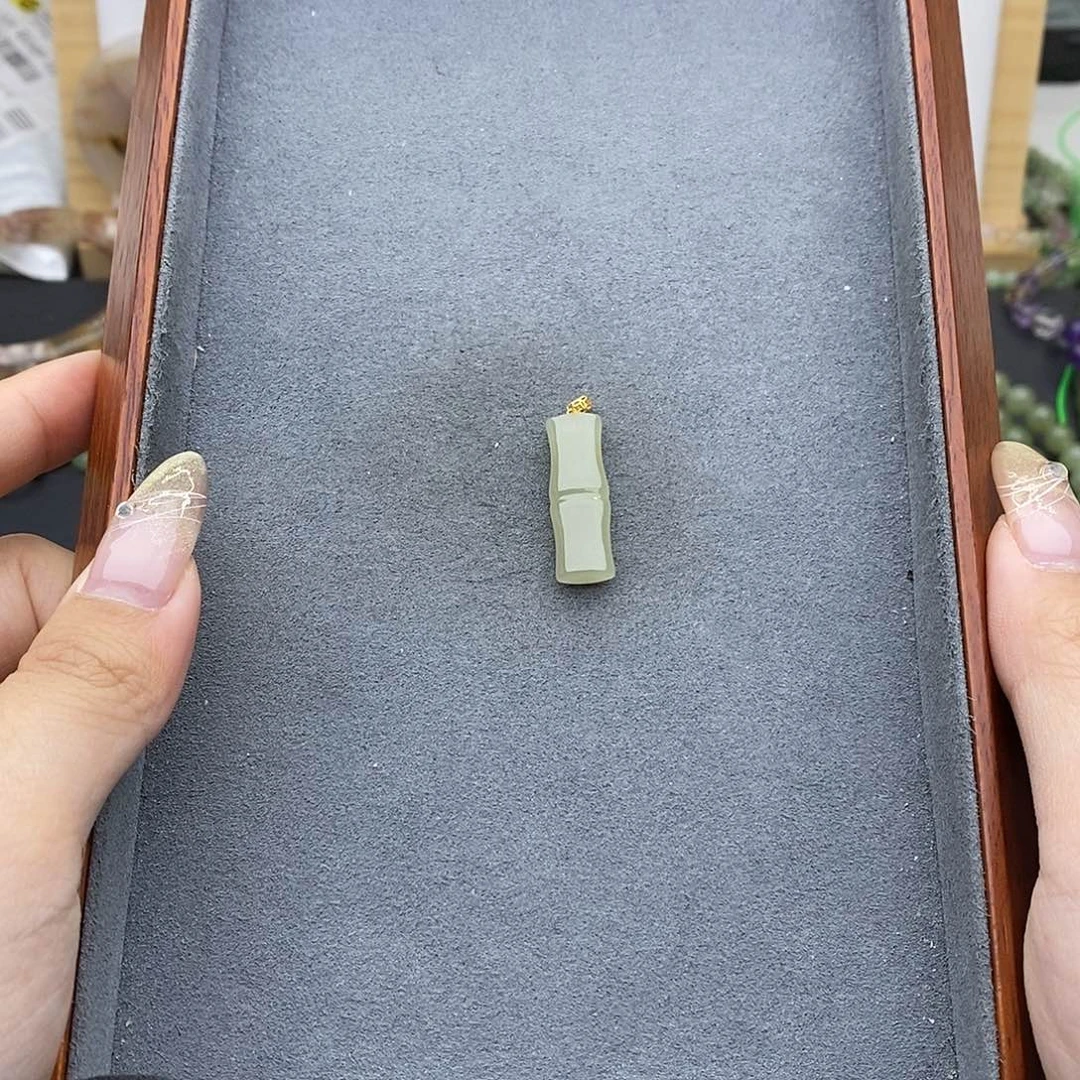 和田玉吊坠(不含链)18K金镶嵌