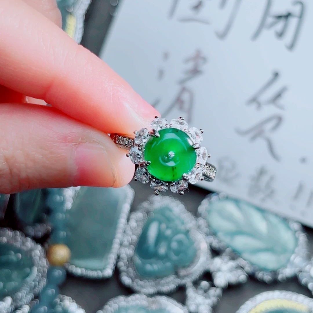 翡翠颈饰未镶嵌扣子