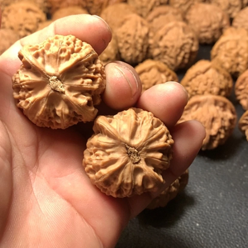 【闪购商品】把件文玩核桃自***拌宫灯