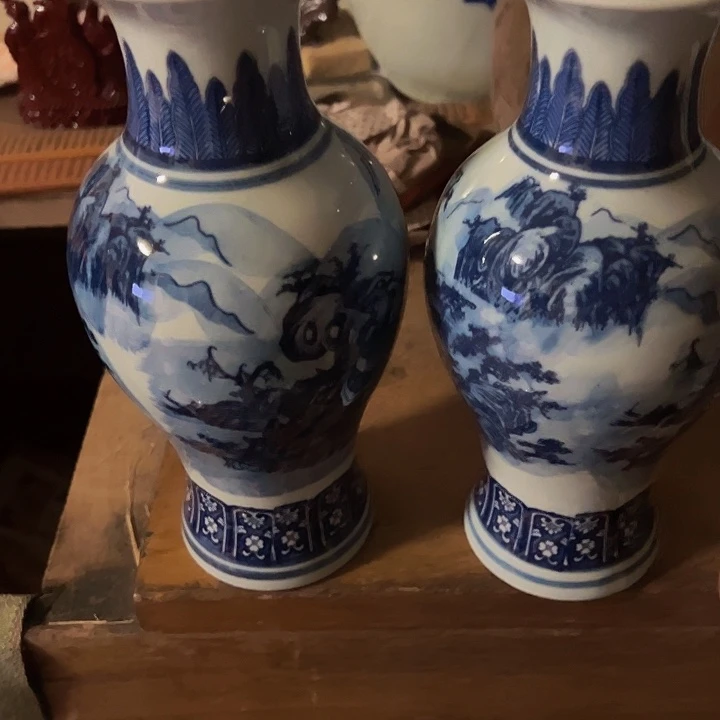 陶瓷青花山水瓶子一对