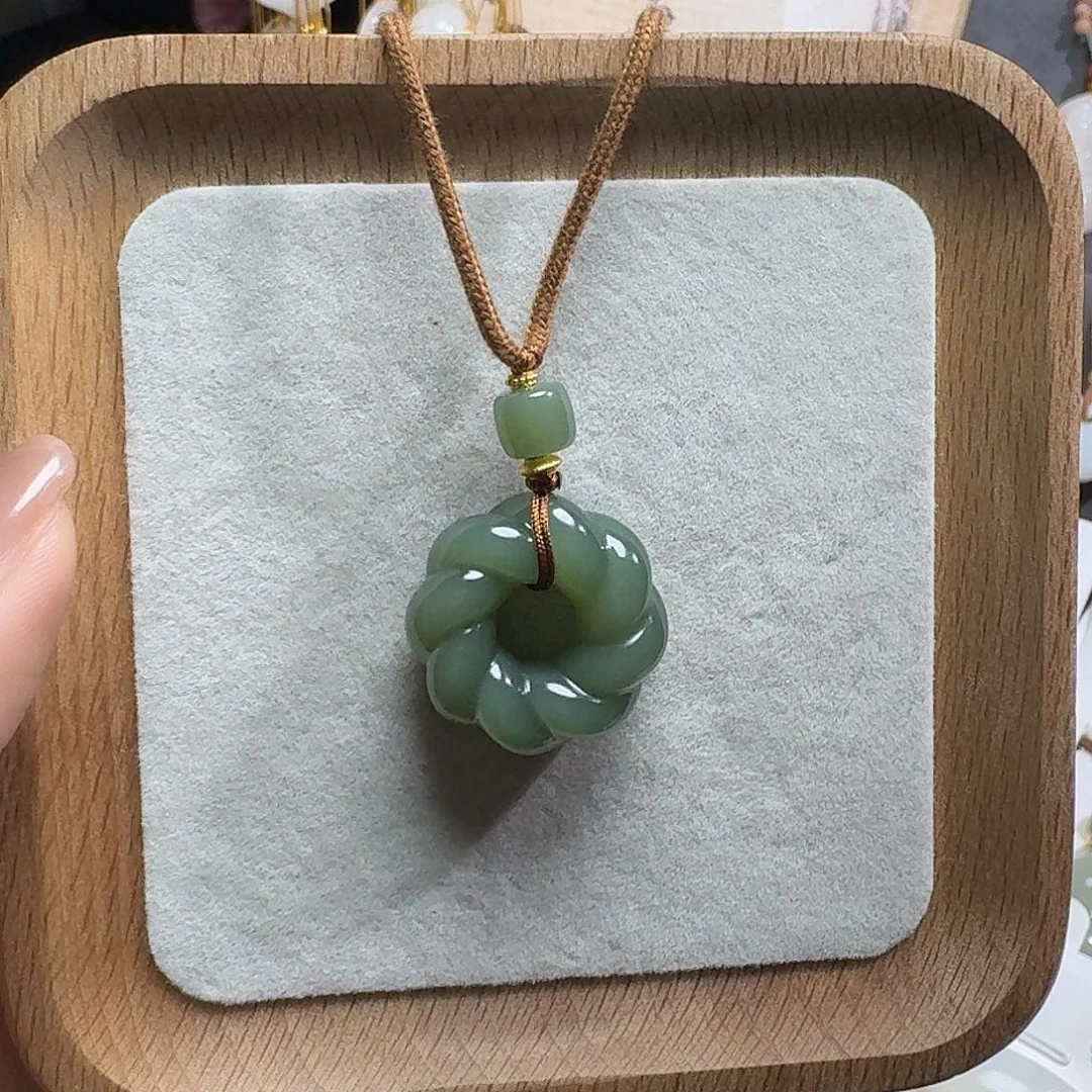 反***复和田玉未镶嵌颈饰粉青则满