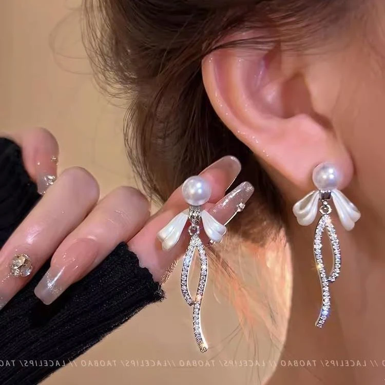 铜合金锆石耳饰 白色蝴蝶结耳环女轻奢气质高级感流苏耳钉法式复