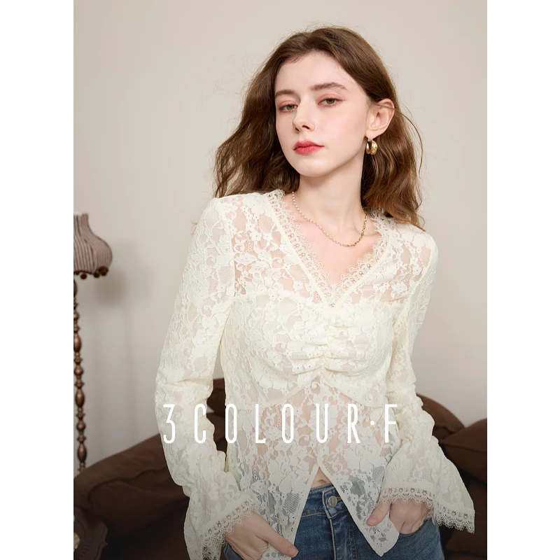 三彩独醒2025春季新款修身V领蕾丝衫喇叭袖打底衫长袖温柔法式F
