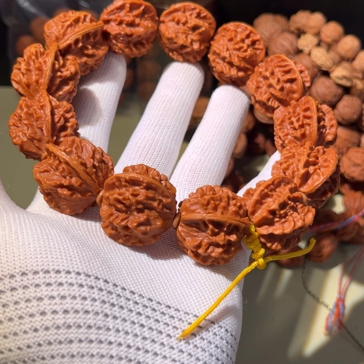 文玩核桃手串…………36