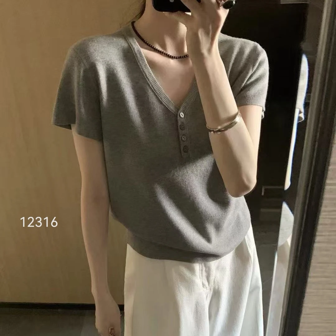 12316 （部分无水洗唛，介意慎拍）SANFAN净版V领四粒扣针织短袖