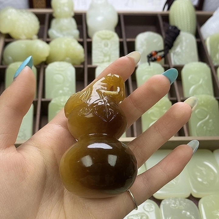 昆仑石葫芦手把件