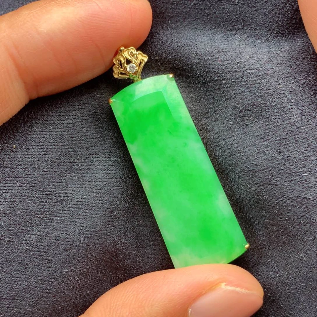 翡翠18K金镶嵌颈饰上新