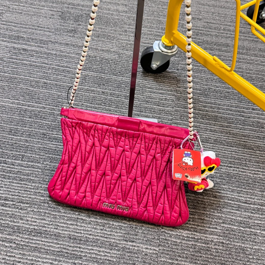 95新 MIU MIU/缪缪 miumiu粉红色手拿包/6654602
