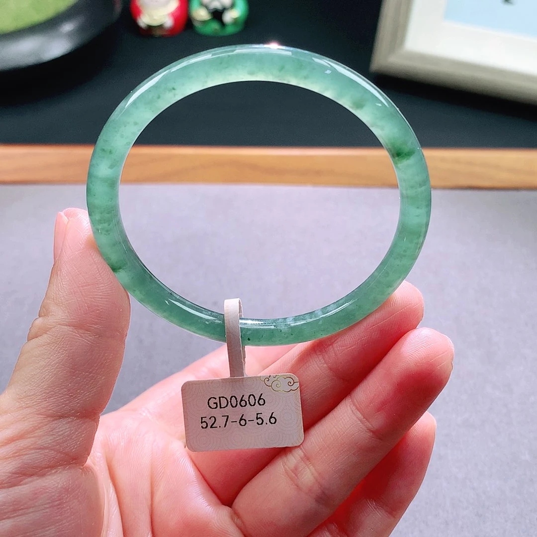 翡翠手镯未镶嵌天然翡翠手镯