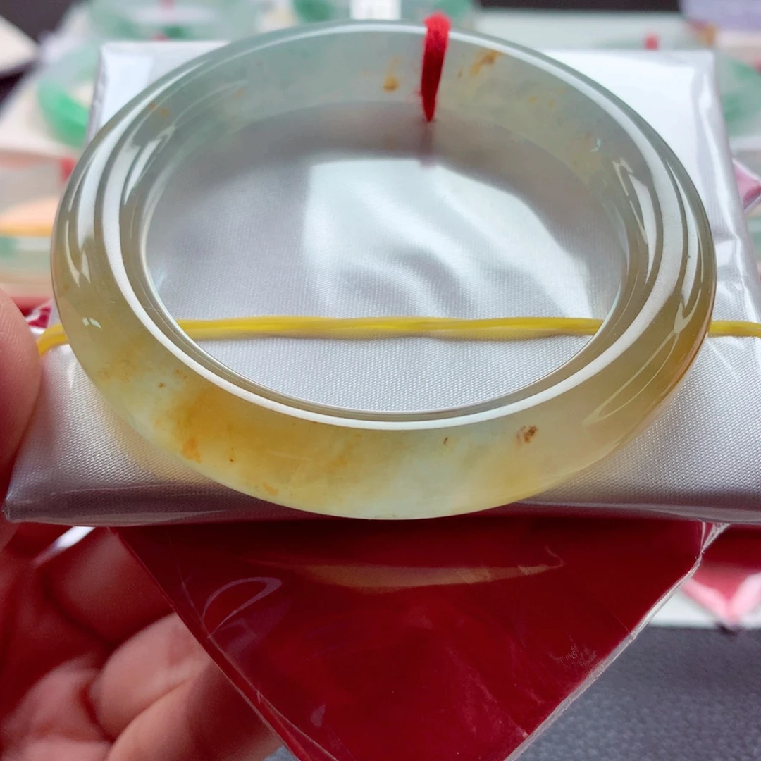 未镶嵌手镯（圆镯）翡翠师妹冰黄特色行家货（31号）