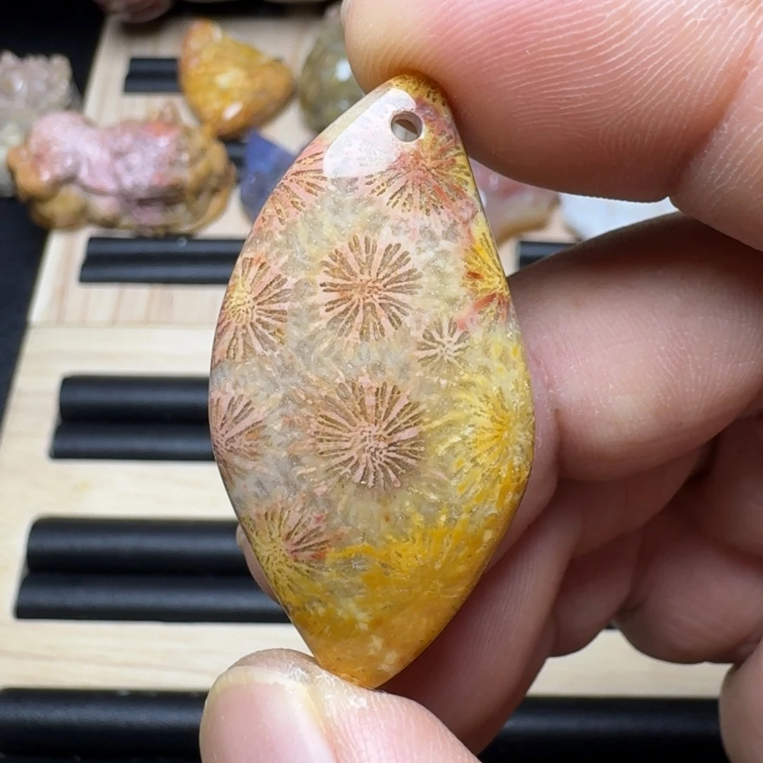 未镶嵌纯天然色有机玉石保真色硅化玉