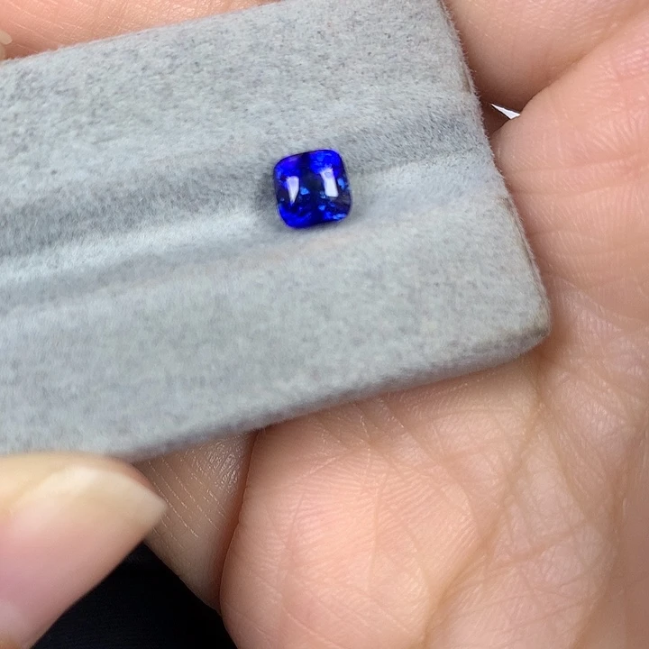 蓝宝石裸石1.53ct皇家蓝蓝宝石