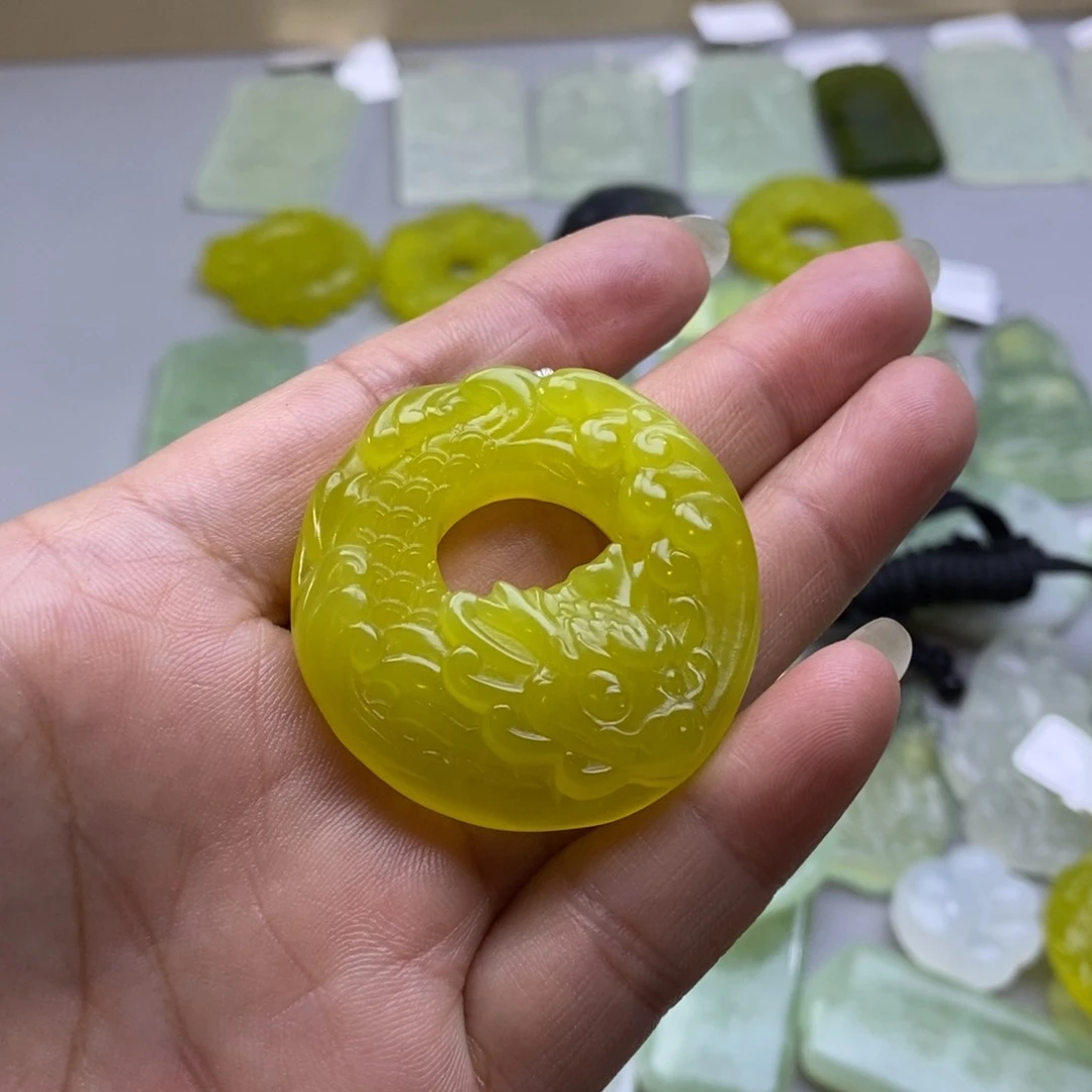 蛇纹石玉颈饰未镶嵌时****?颈饰
