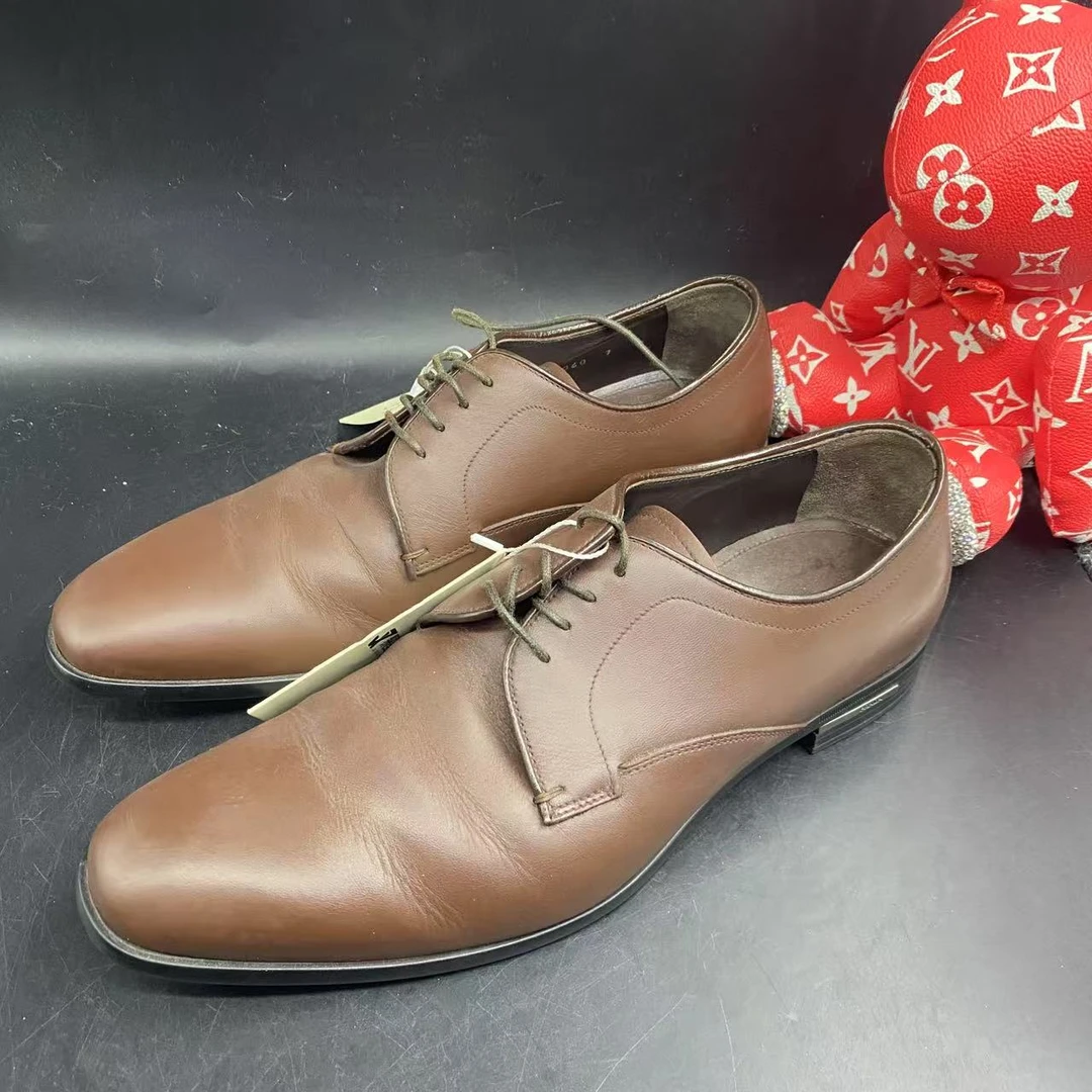 95新 Prada/普拉达 褐色系带皮鞋41欧码ddm632