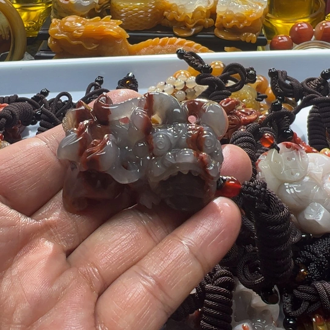 石英质玉未镶嵌颈饰