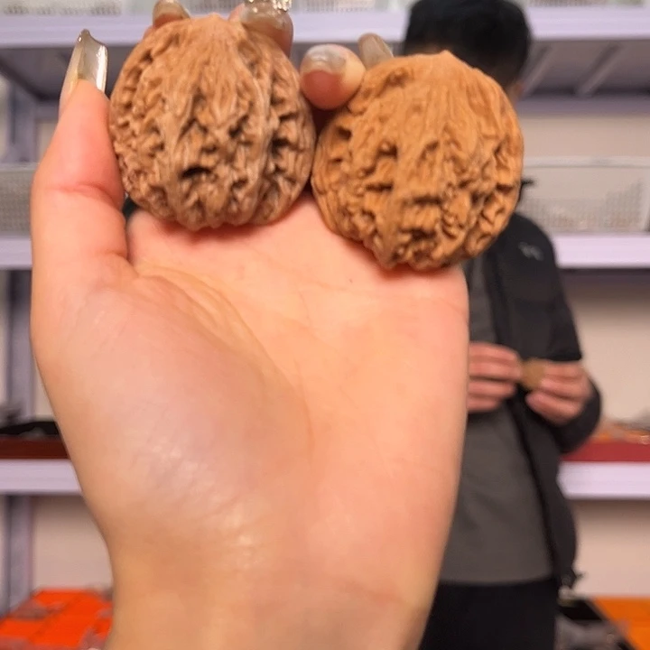 文玩核桃吊坠大虎头