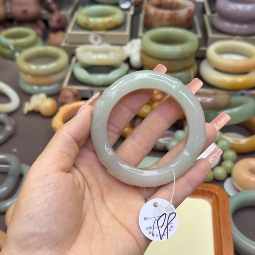 石英质玉手镯未镶嵌马****豆