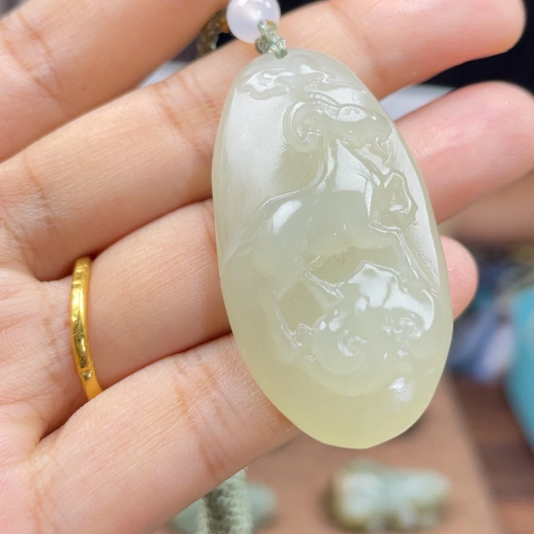 和田玉未镶嵌颈饰