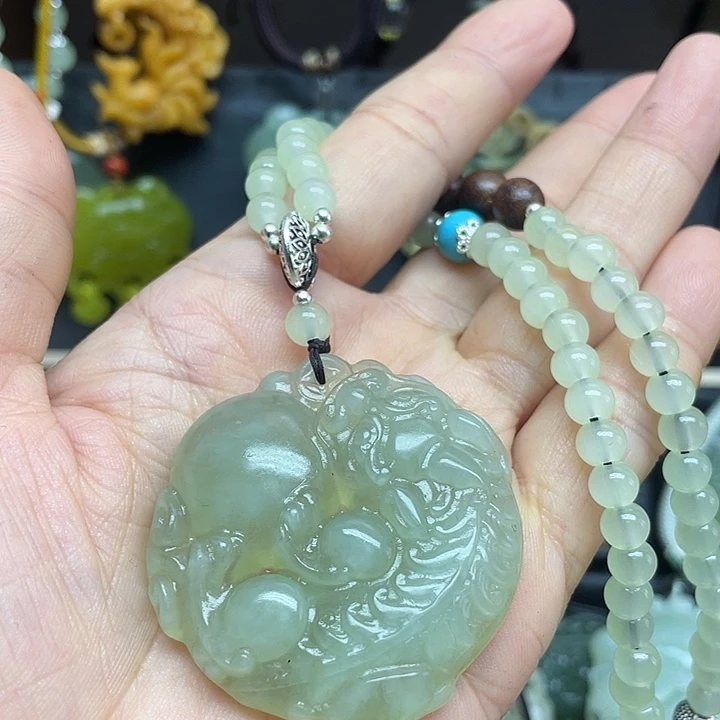 未镶嵌蛇纹石玉颈饰