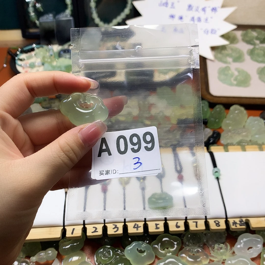 蛇纹石玉颈饰合金安***^