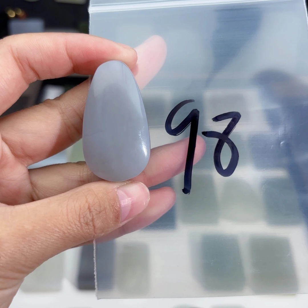 和田玉随形未镶嵌耳****皮