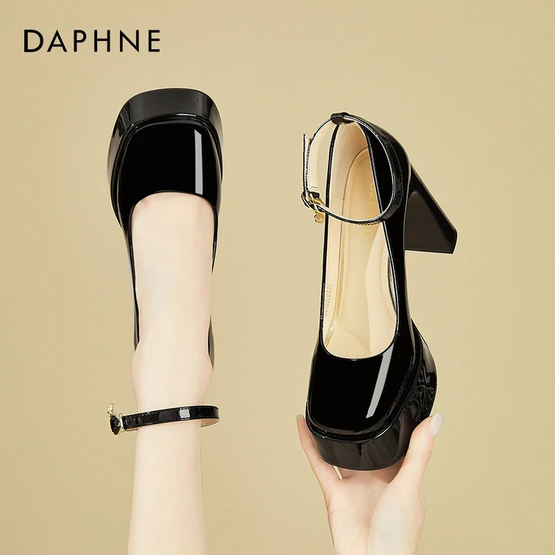 达芙妮方头高跟鞋女2025新款春秋小个子不累脚单鞋漆皮粗跟小皮鞋