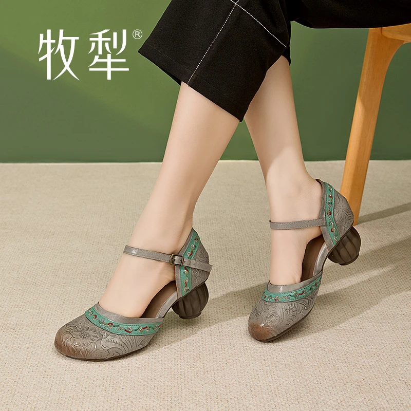牧犁春夏新款复古牛皮民族风花朵圆头舒适百搭中跟优雅气质女单鞋