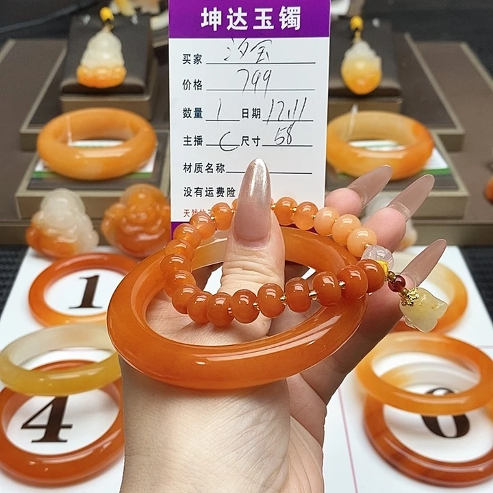汐***宝石英质玉（黄龙玉）未镶嵌手镯