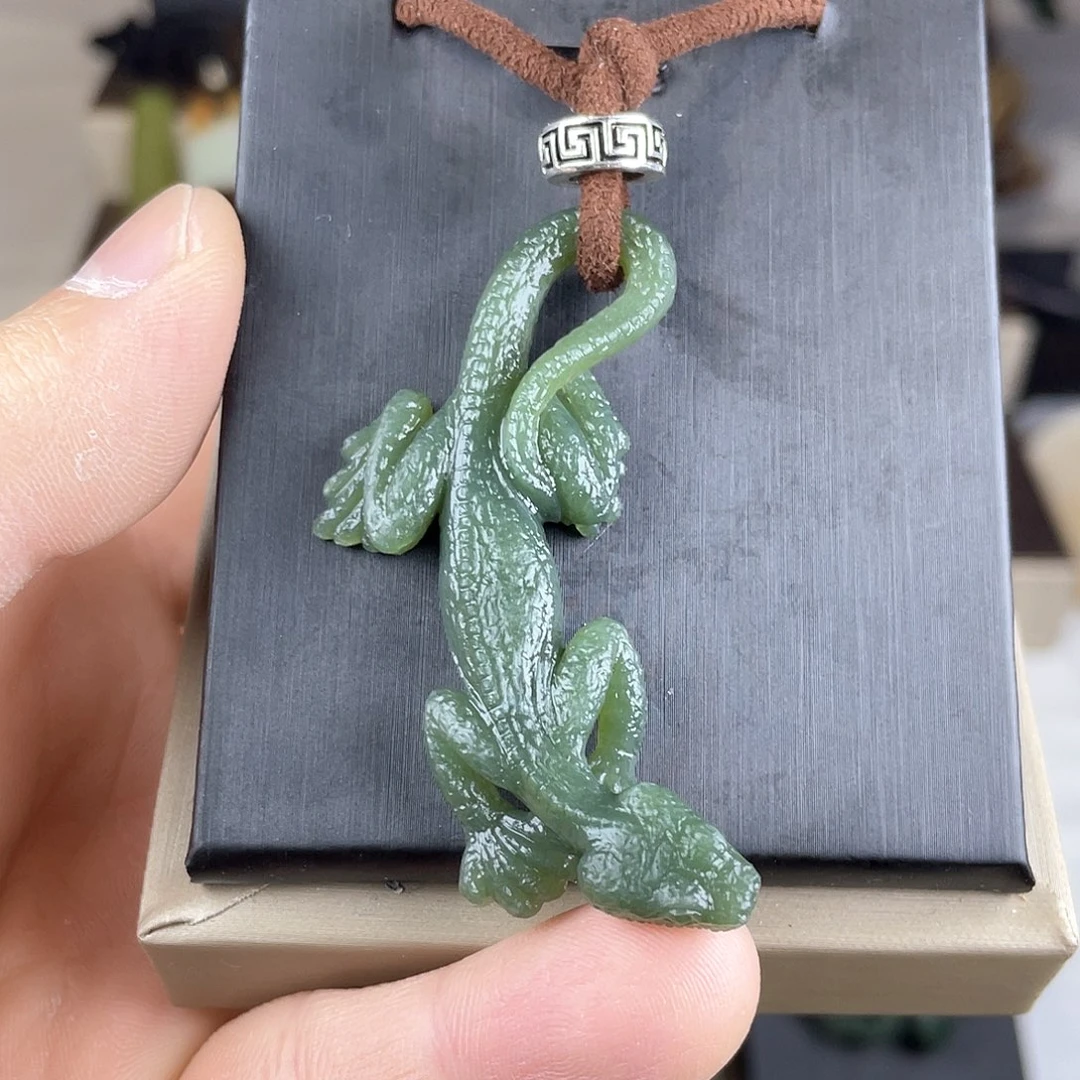 和田玉颈饰未镶嵌难**梦