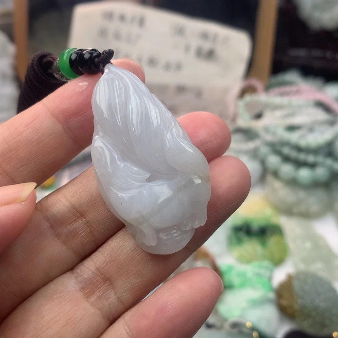 翡翠未镶嵌颈饰是